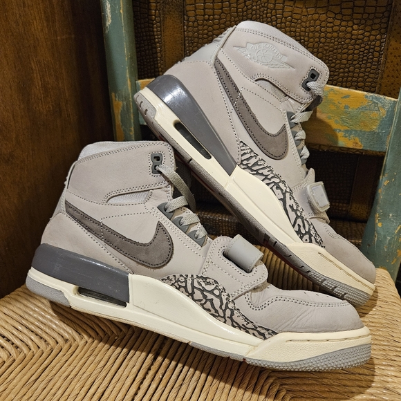 Nike Jordan Legacy 312 Men\'s Wolf Grey - Size 10 main image 7